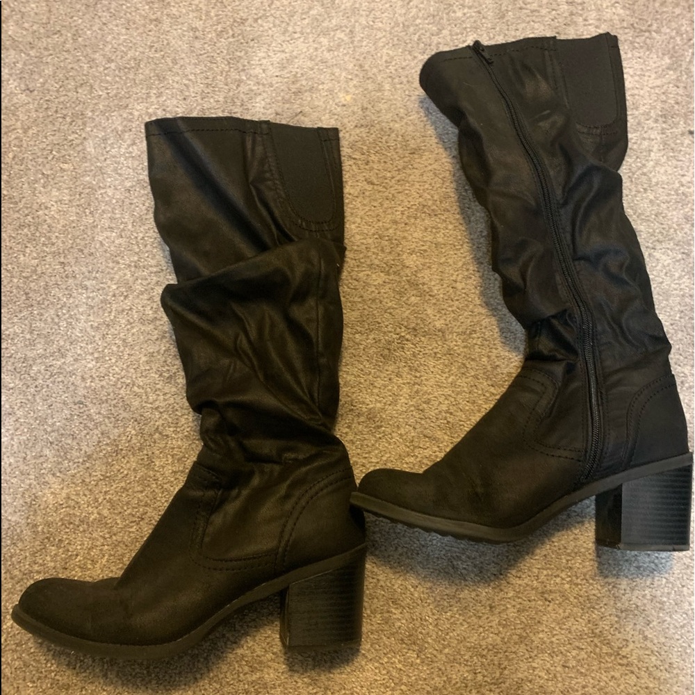 Black tall boots !